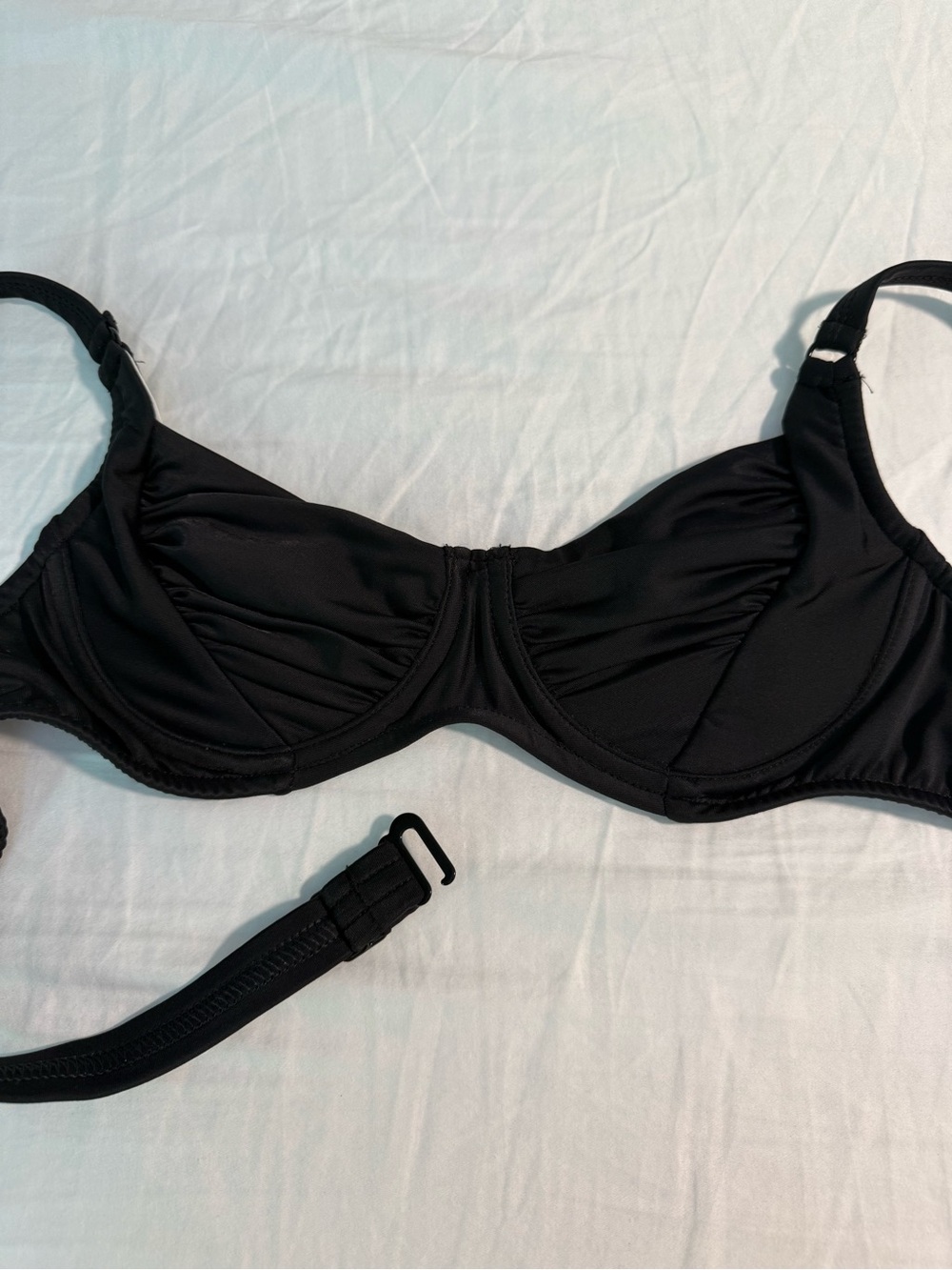 Venus black bikini top A